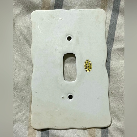 Antique White ceramic lightswitch plate - Picture 3 of 3
